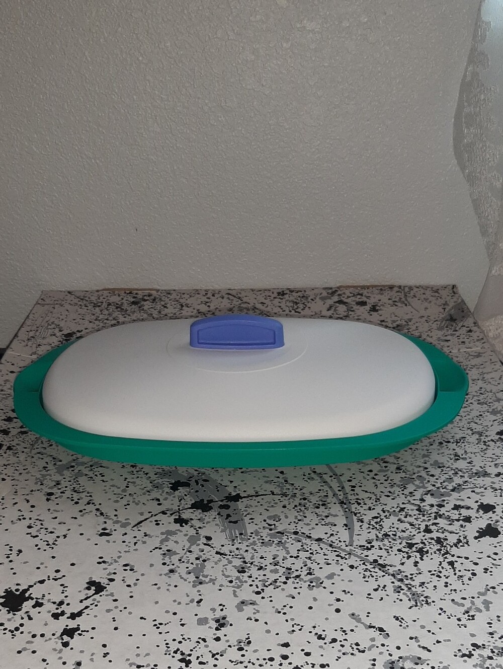 Tupperware Reheatable Microwave Dish